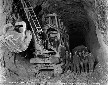 Shovel inside tunnel at Berne, November 20, 1927