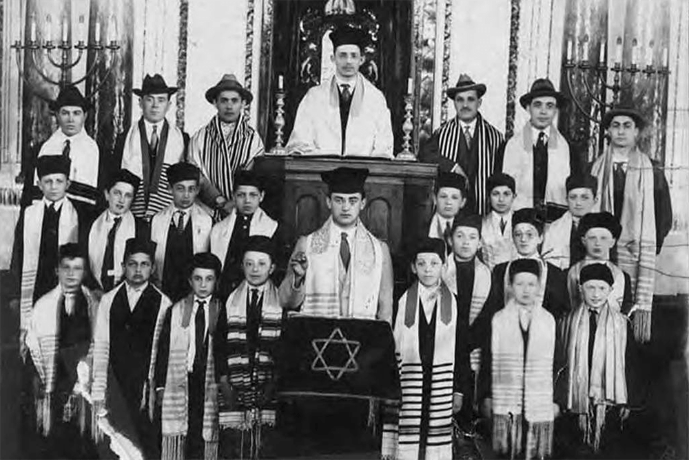 Bikur Cholim Choir with director Boris Dolgoff and Cantor Sol Tobin, 1917