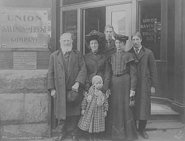 Carson D. Boren and descendents beside the tablet memorializing him, Seattle, November 13, 1905 