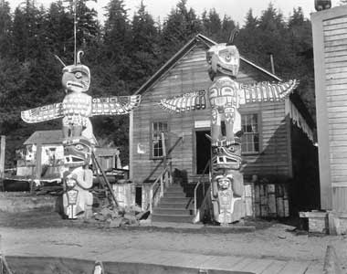 What do Kwakiutl houses look like?